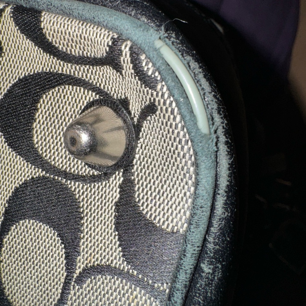 Authentic Coach signature handbag - Picture 5 of 5